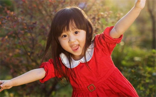 梁姓2026/04/12出生男宝宝起名全攻略：名字推荐与禁忌字分析