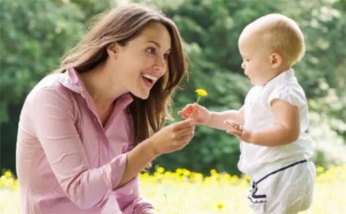 【名字推荐】何姓男宝487个诗意唯美好名字